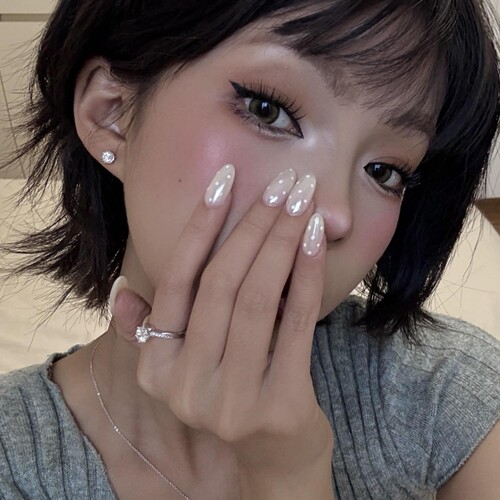 海莉高级珍珠极光粉辣妹美甲白色波点欧美风甜辣ins感手工穿戴甲