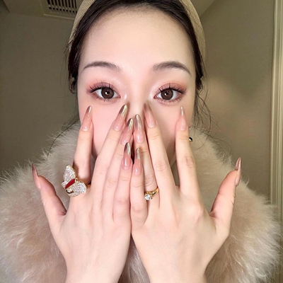 Hailey海莉同款欧美气质裸色渐变金极光穿戴甲手工光疗婚甲