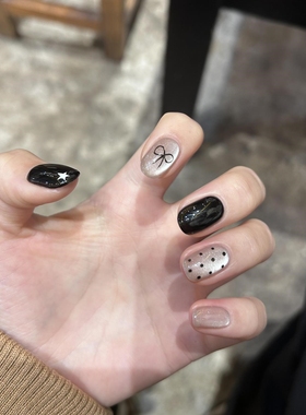 2025新年手工穿戴甲秋冬黑色玻璃珠猫眼短款甲片显白气质穿戴美甲