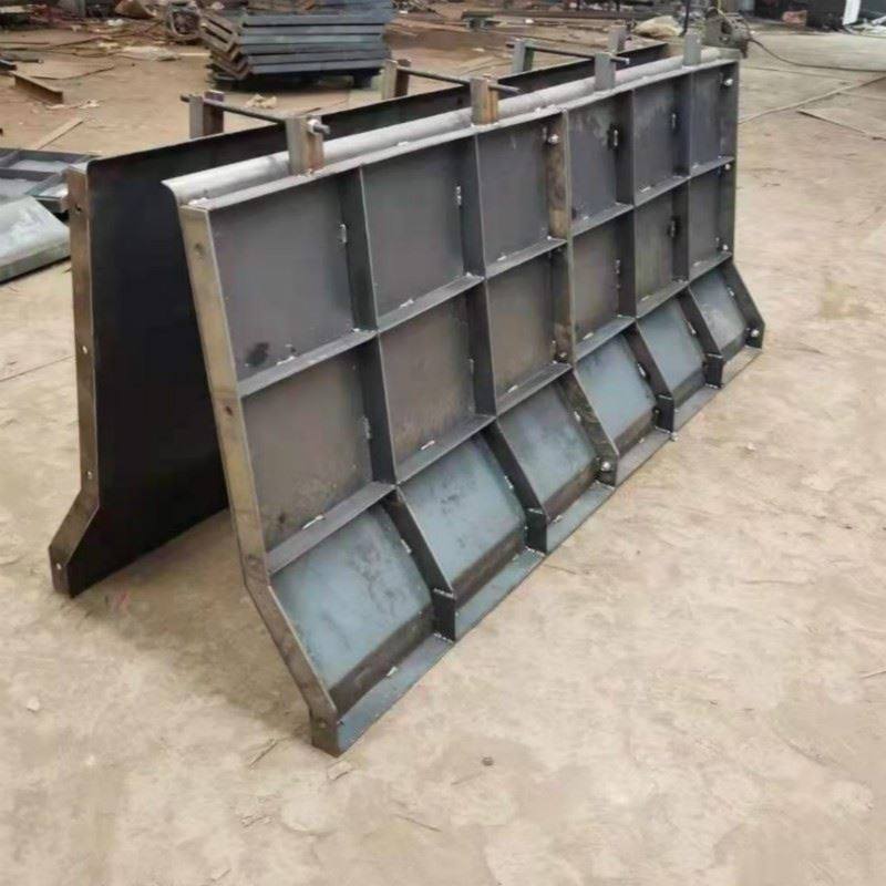 模具水泥现浇防撞护栏建筑高速钢模板模型浇筑钢模具防撞墙模具