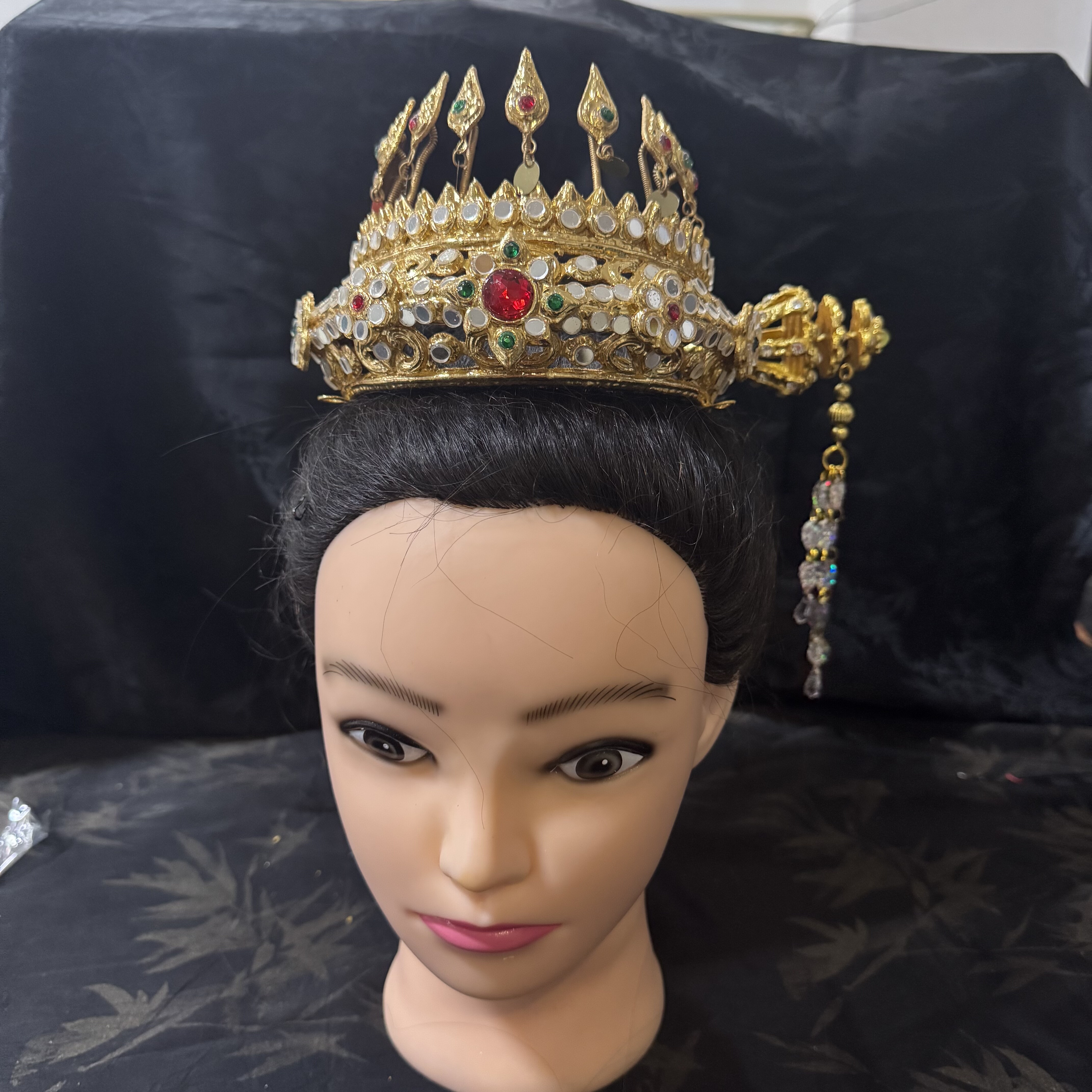 云南西双版纳圆形新娘皇冠水滴钻新娘王冠头饰婚纱配饰皇冠