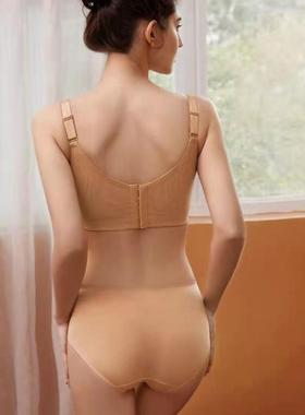 Underwear memory steel ring gathers and adjusts the shape