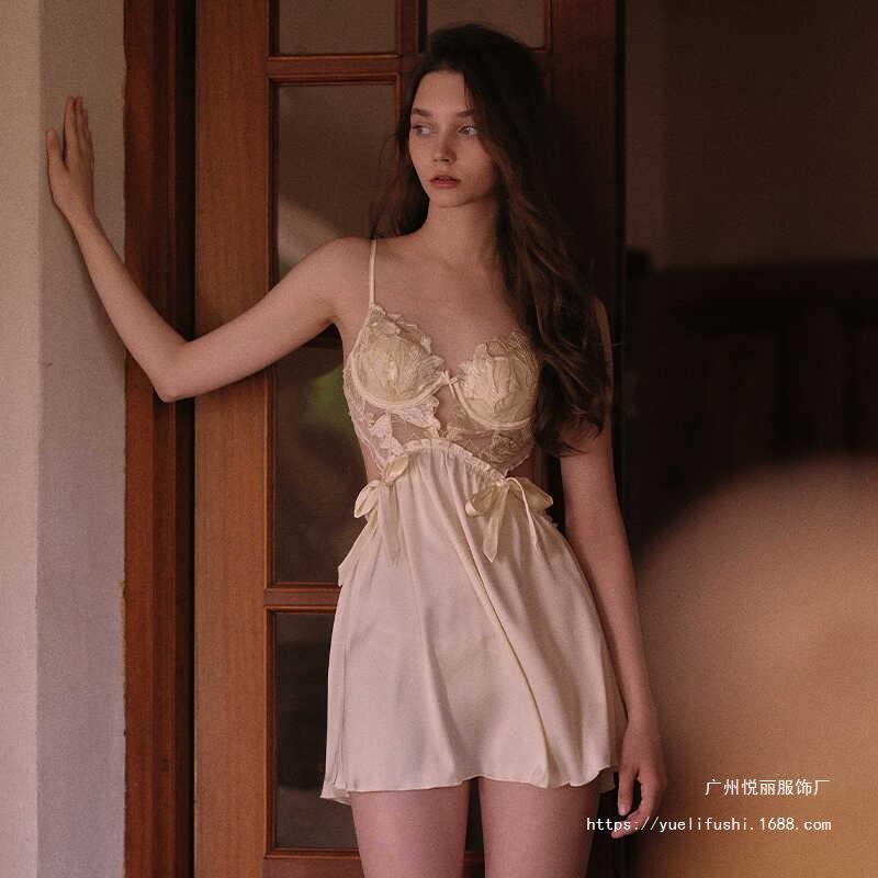 High-grade sexy ice silk nightdress with suggestive lace