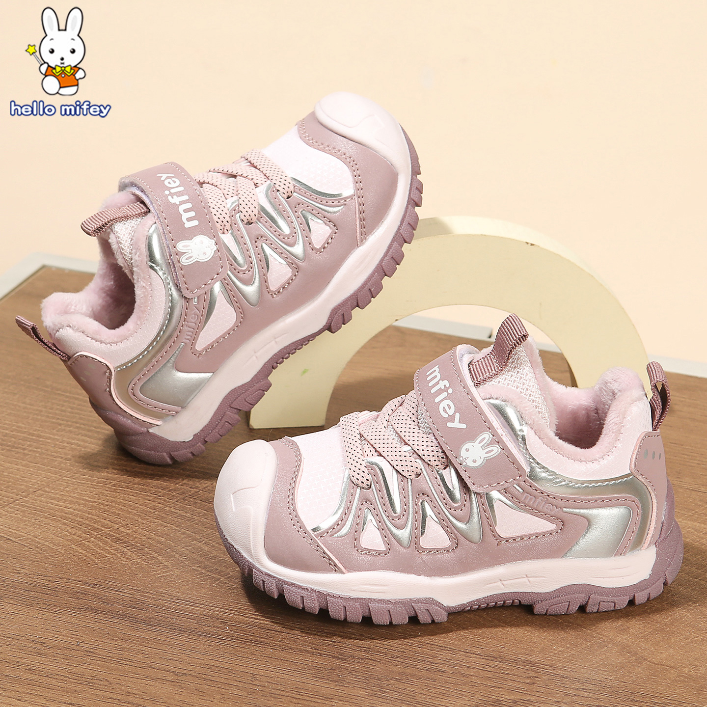 班纳米菲冬季女童加绒运动棉鞋