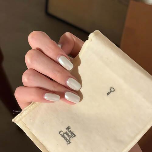 纯手工穿戴甲高光珍珠白穿戴式成品美甲显白极光单色高级纯色单色