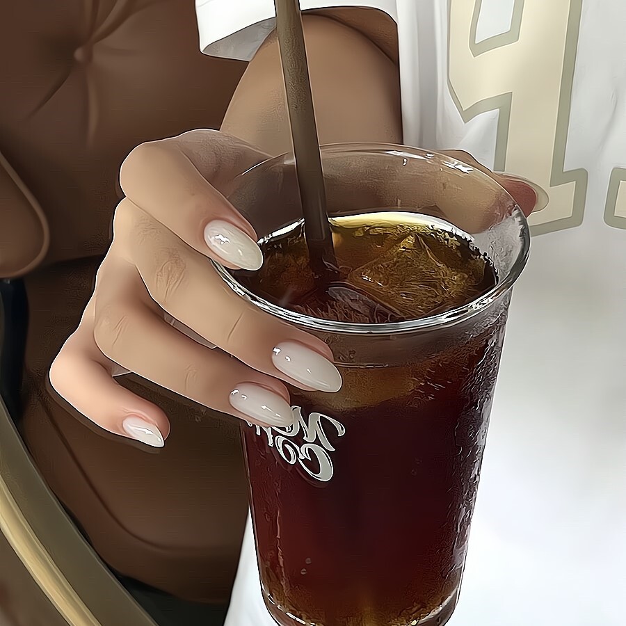 乳白纯色中长款穿戴美甲