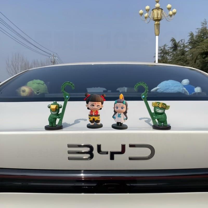 车内饰品摆件结界兽哪吒车载手办卡通公仔汽车中控台车尾车顶装饰