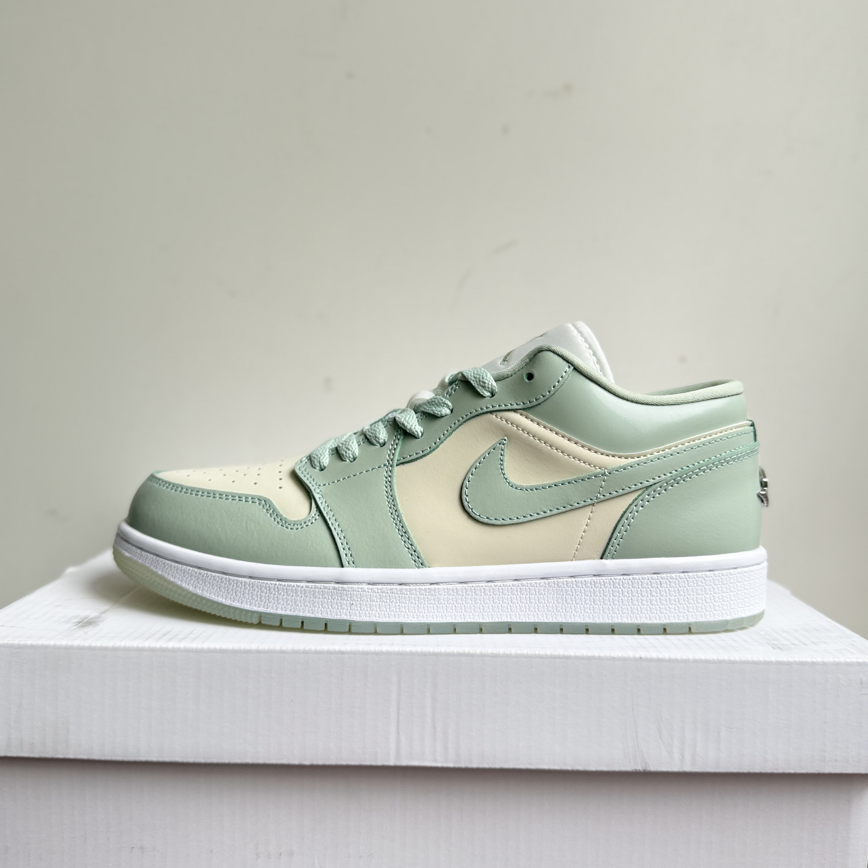 Nike耐克女鞋Jordan1低帮夏季AJ1抹茶奶绿复古休闲板鞋HF4078-100