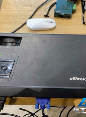 询价丽讯高亮投影仪D832MX，黑色外观，机器正常，仅使用270