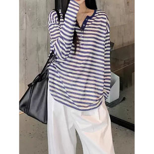 蓝色条纹长袖T恤女初秋韩版时尚圆领系扣薄款休闲宽松防晒衫上衣
