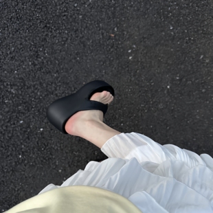 厚底人字拖女外穿海边夹脚拖鞋沙滩增高软底防滑踩屎感2026新款