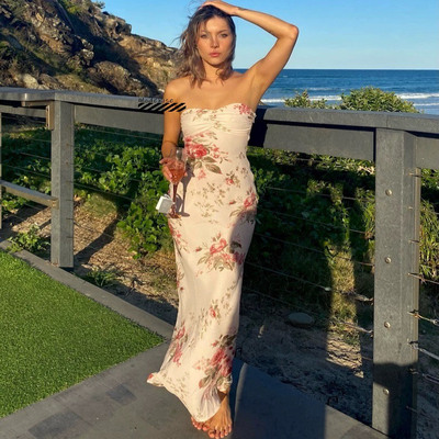 碎花褶皱抹胸收腰度假露背长裙