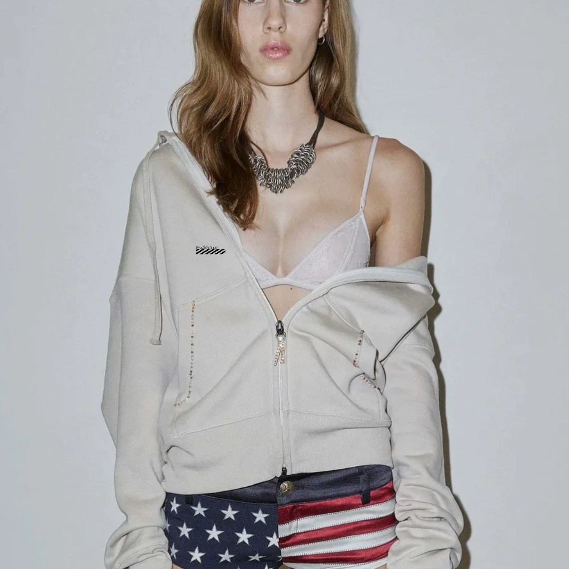 烫钻十字架薄绒抽绳拉链连帽卫衣