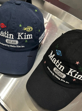 现货MatinKim美式童趣风可爱涂鸦字母刺绣弯檐棒球帽鸭舌帽男女款