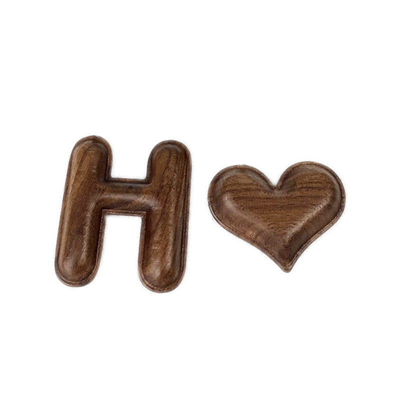 海风威胡桃木H字母爱心包包挂饰