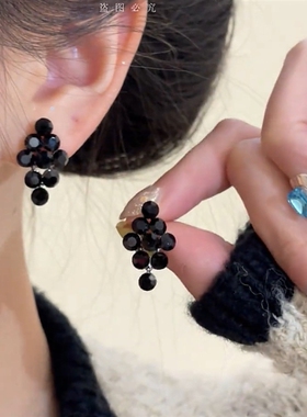 黑色小香耳钉轻奢高级感气质大气秋冬显脸小氛围感耳饰韩系耳环女