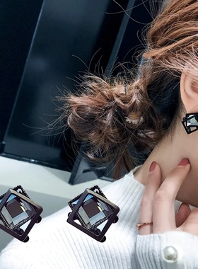 黑色耳环高级感小香圆脸独特耳钉女2023新款爆款洋气港风气质耳饰