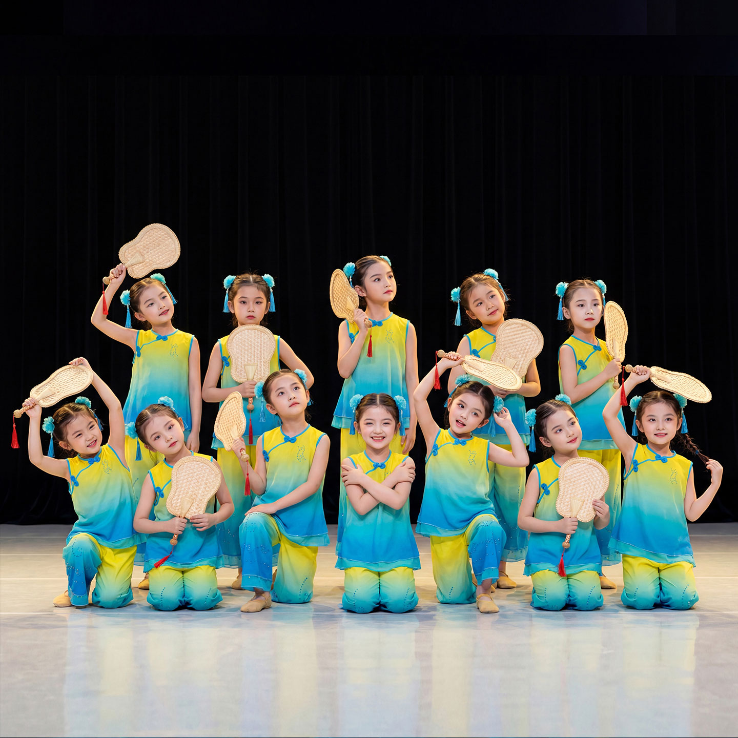 我还小儿童演出服童年的夏夜表演服幼儿园毕业季舞蹈服古典舞服装
