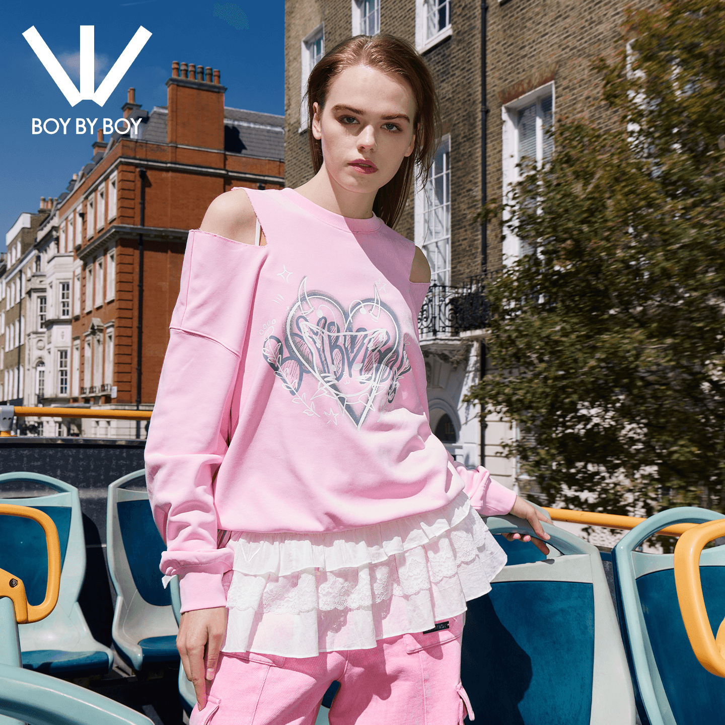 BOY BY BOY潮牌25秋冬新款百搭休闲爱心印花露肩卫衣女士