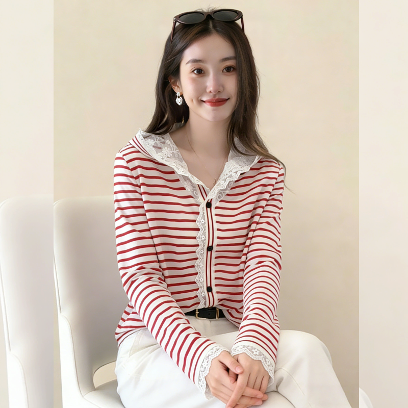 柔媚精致~高级感温柔风撞色连帽蕾丝条纹上衣女秋冬叠穿内搭打底,女装/女士精品,大码内搭,淘宝优惠券,粉丝福利购,淘宝优惠卷