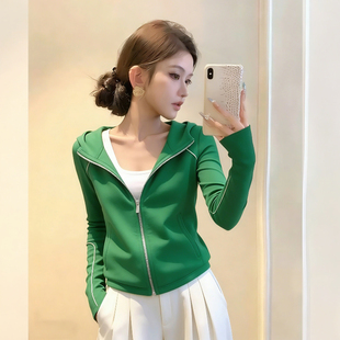 春新活力~绿色连帽外套女款春修身显瘦短款上衣百搭休闲拉链开衫