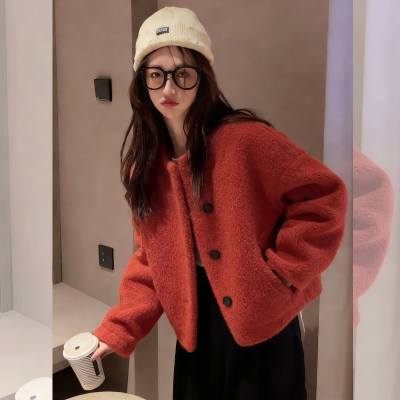 甜酷闲隅~红色圆领羊羔毛绒短外套女慵懒休闲显瘦软糯小个子上衣,女装/女士精品,常规大码外套,淘宝优惠券,粉丝福利购,淘宝优惠卷