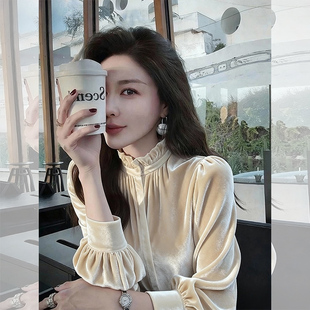 内搭衬衫 高级感轻奢气质杏色丝绒上衣女2025秋冬新款 独特漂亮法式