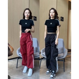 夏季短款上衣女露脐短袖打底女t恤+白色三条杠运动阔腿工装裤套装