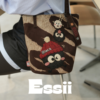 完美款款小红帽毛线煤球原创可爱手提单肩可斜挎长水桶女士帆布包