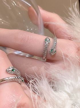 高级感闪钻灵蛇戒指女轻奢小众设计感双头蛇食指戒本命年辣妹手饰