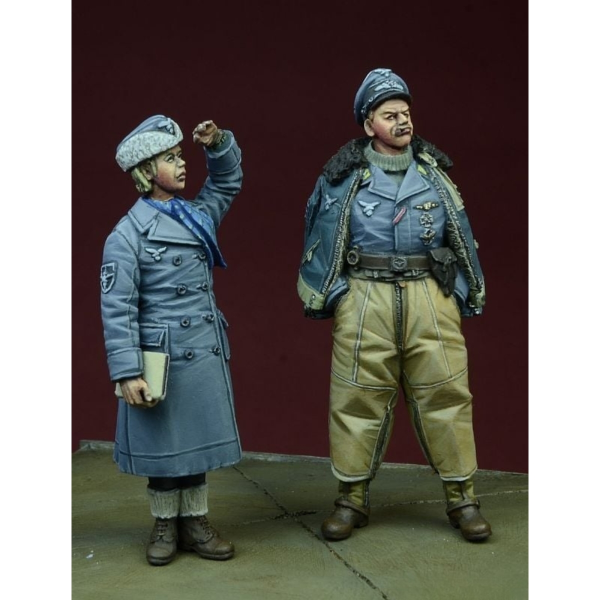 源模居GK 1/35树脂模型 德国飞行员与女助手 冬季手办白模 1468R