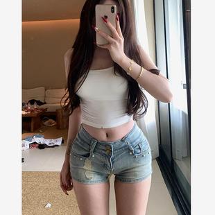 蛮腰纪 设计感铆钉低腰丰胯牛仔短裤 女2025春季 新款 紧身显瘦超热裤