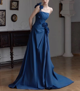 2025新款蓝色单肩高端轻奢订婚小众晚礼服成人礼声乐弹琴主持