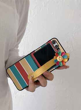适用三星zflip5折叠屏翻盖手机壳条纹腕带findn2flip花朵笑脸轻奢