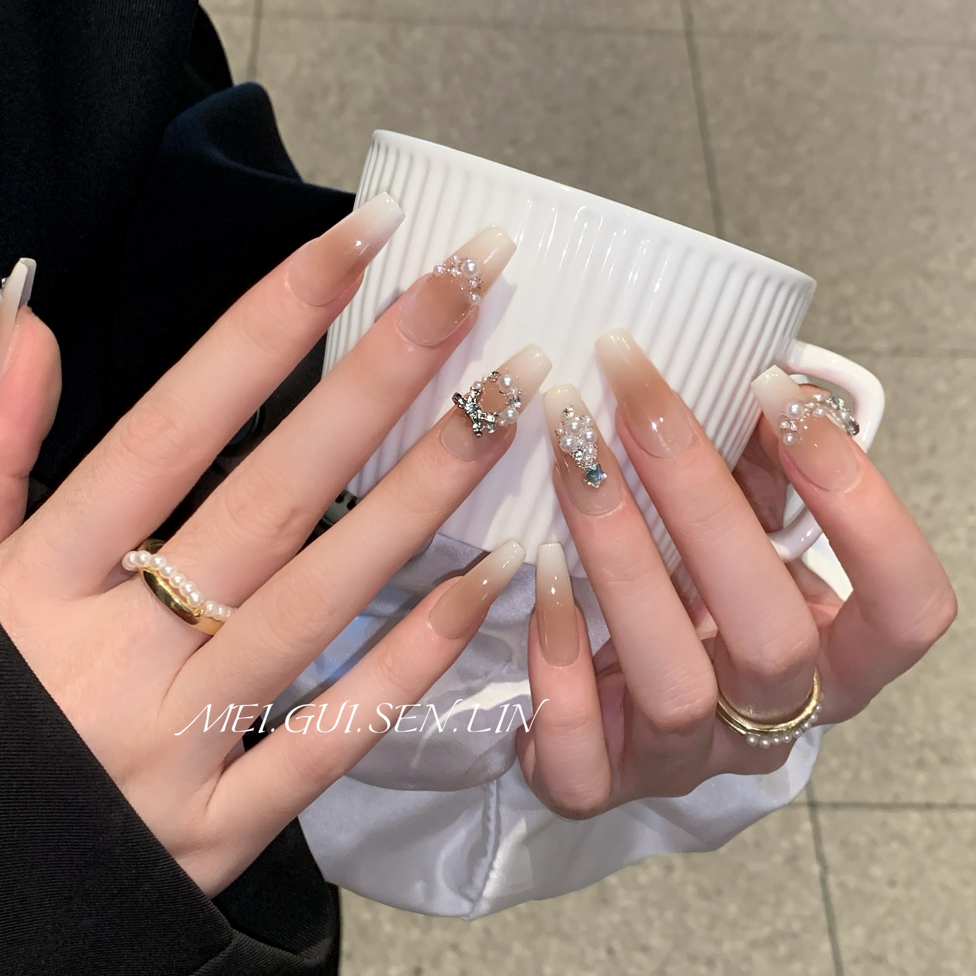 玫瑰森林小雪松圣诞穿搭美甲秋冬高级感渐变法式中长款显白穿戴甲