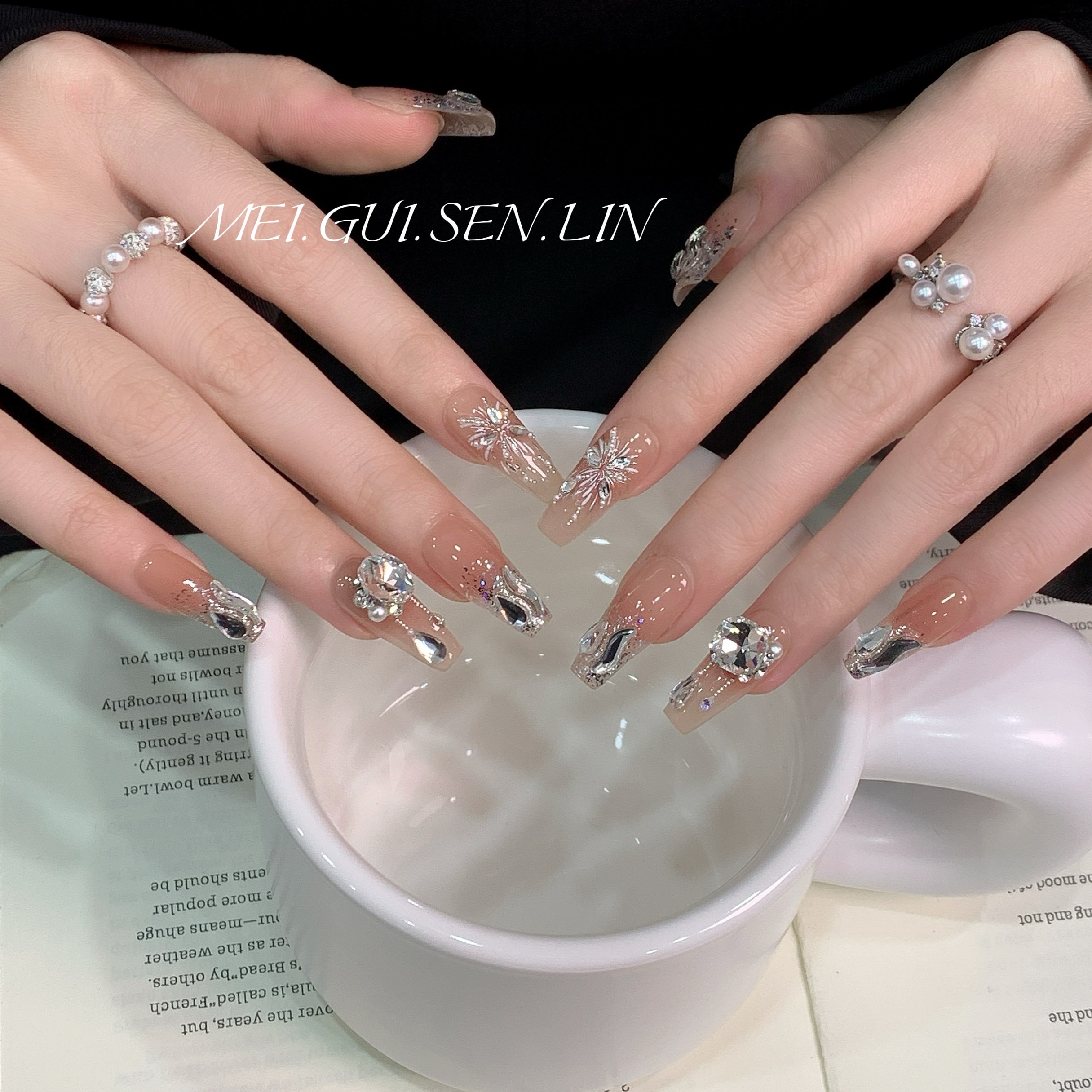 玫瑰森林琉璃仙境穿戴甲手作高级感烟花闪钻法式长款2026轻奢美甲