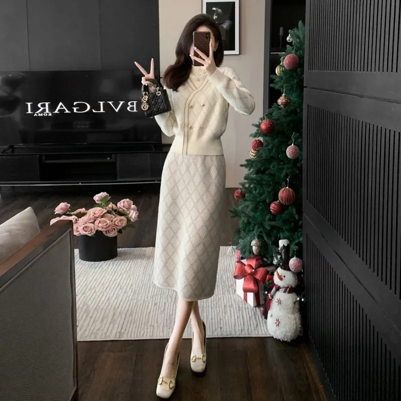 小香风毛衣套装裙女秋冬季内搭活泼减龄富家千金穿搭半身裙两件套