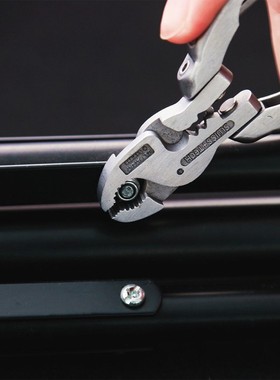 Mini Bent Multifunctional Tool 9 in 1 Multitool Keychain Pli