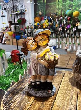 跨境太阳能树脂灯摆件装饰高级摆件工艺品创意礼品人物情侣精致