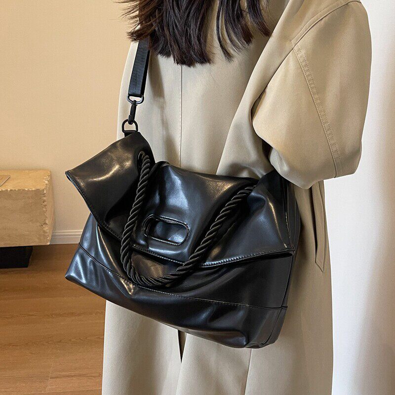 韩系高级感通勤斜挎包女2026新款春夏复古托特包大容量软节日礼品