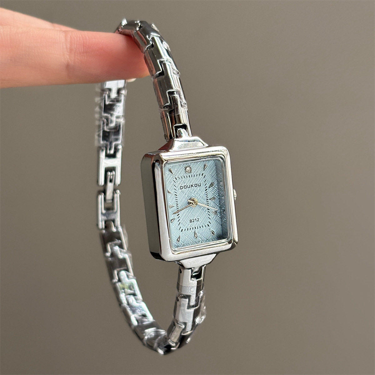 DOUKOU方形小手表手链女款学生上班族轻奢小众高级感2026节日礼品