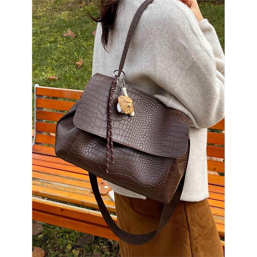 鳄鱼纹大容量包包女秋冬宽带斜挎包大学生上课通勤单肩手节日礼品