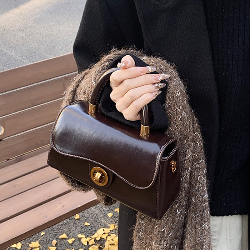 覆古小包包女秋冬百搭2026新款简约时尚斜挎包女士手提上节日礼品