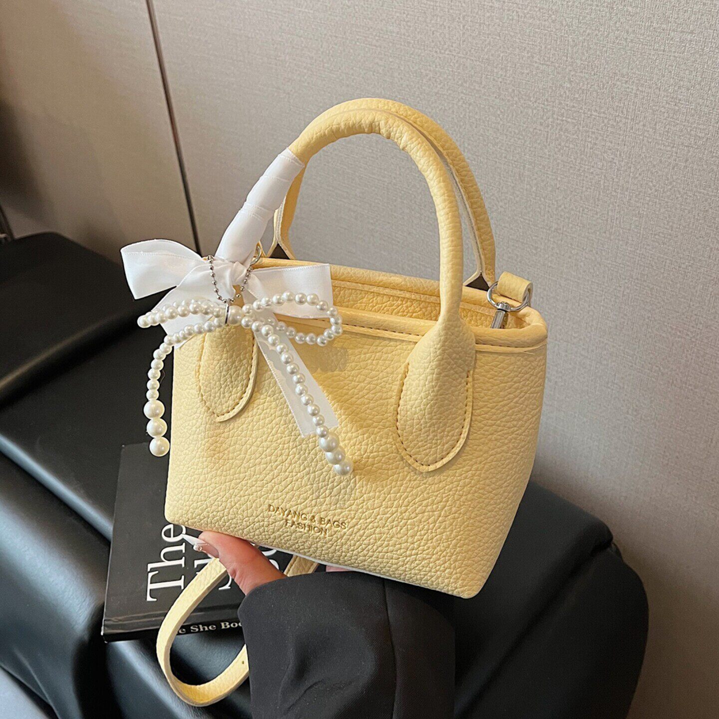 夏天小清新包包女士2026新款时尚超火斜挎包休闲手提水桶节日礼品