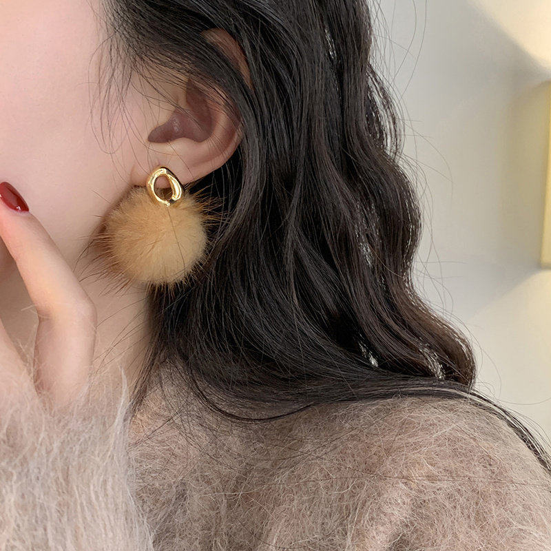 S925银针甜美气质毛球耳环耳坠耳饰气质百搭耳针秋冬学生节日礼品