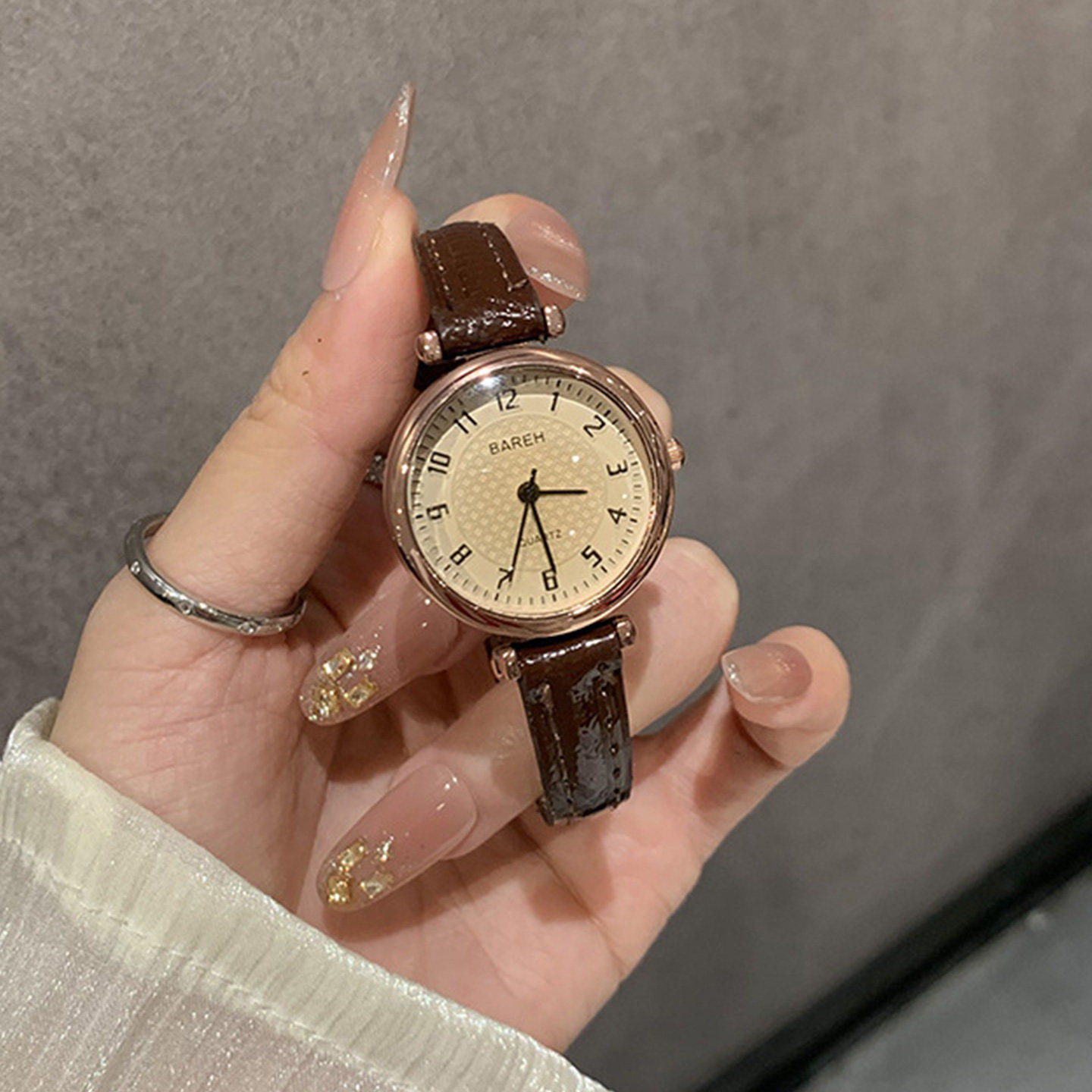 轻奢小众设计复古手表女款学生初高中2026新款只看时间考节日礼品