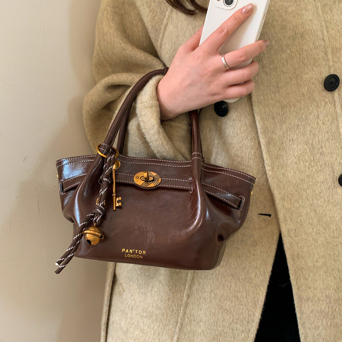 高级感复古小包包女2026新款春夏通勤百搭斜挎菜篮子包手节日礼品