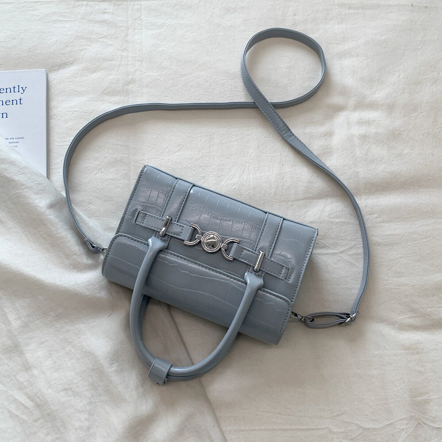 春夏高级感女士包包2026新款时尚精致斜挎包超火鳄鱼纹手节日礼品