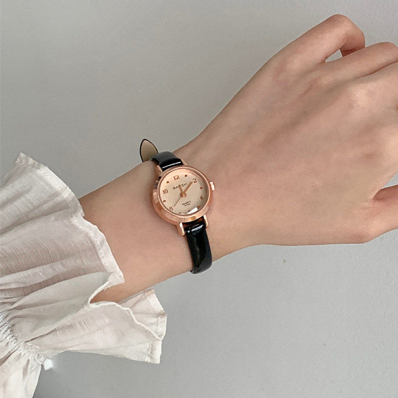 ins风小巧精致手表女款学生初高中2026新款简约小表盘石节日礼品