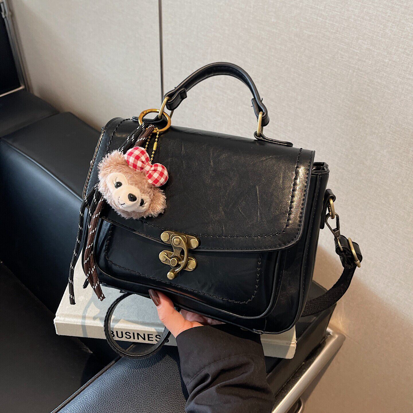 春夏高级感包包女2026新款时尚百搭质感斜挎包复古通勤手节日礼品